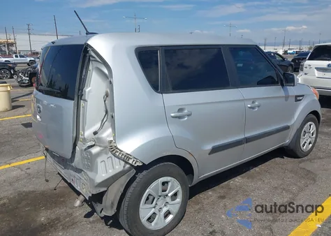 2013 Kia Soul z USA, uszkodzony, nr VIN KNDJT2A5XD7754831